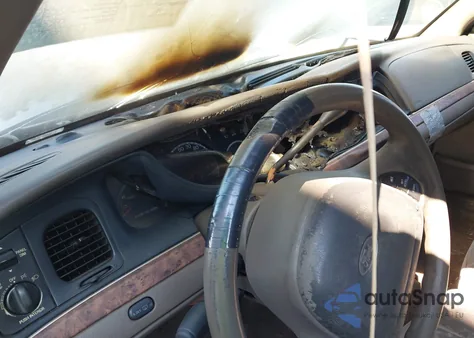 2000 Ford Crown Victoria z USA, uszkodzony, nr VIN 2FAFP73W3YX213686